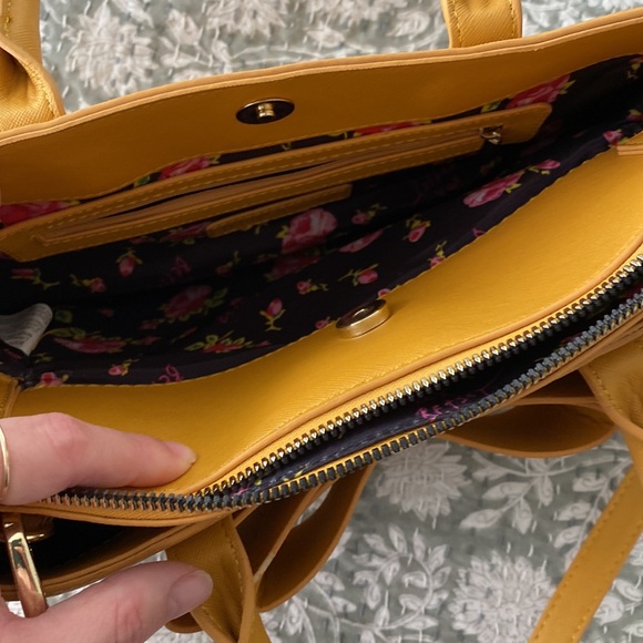Betsy Johnson shoulder bag in yellow, GUC - Picture 6 of 10